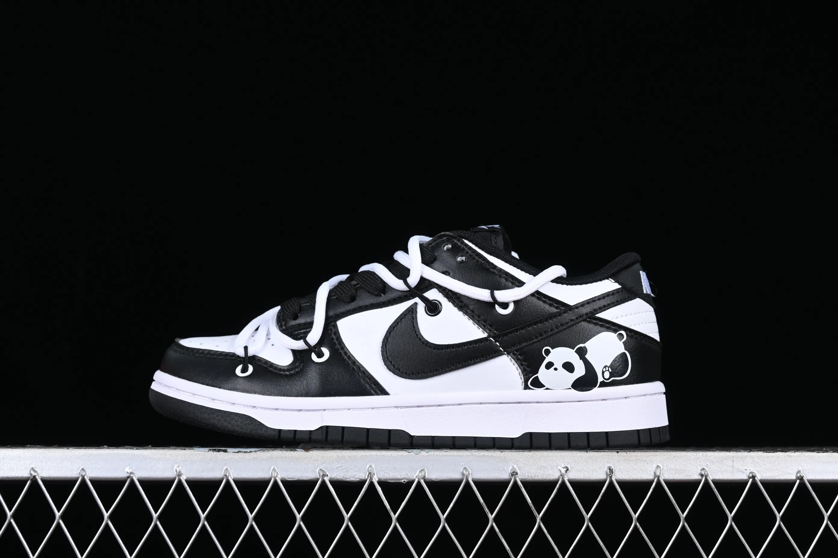 All Categories Nk SB Dunk Series Nk SB Dunk Low Low-top sneakers Nk Dunk Low Black and White Panda Customized version of deconstructed strap casual sneakers DD1391-100